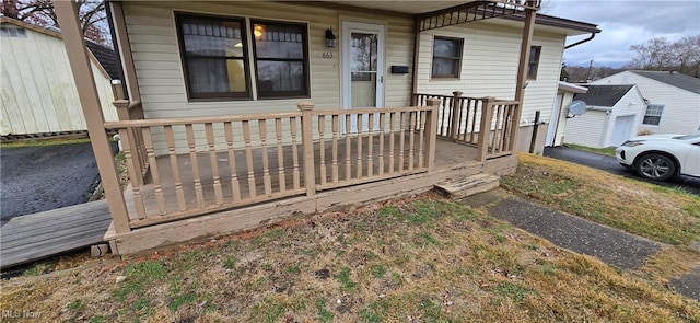 view of exterior entry featuring covered porch