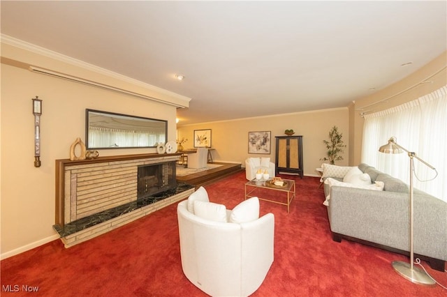 living room with carpet flooring and crown molding