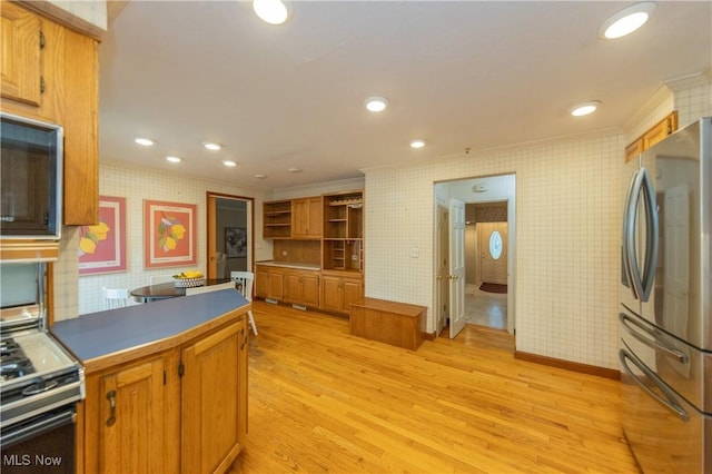 kitchen featuring black microwave, light hardwood / wood-style flooring, stainless steel fridge, crown molding, and stove