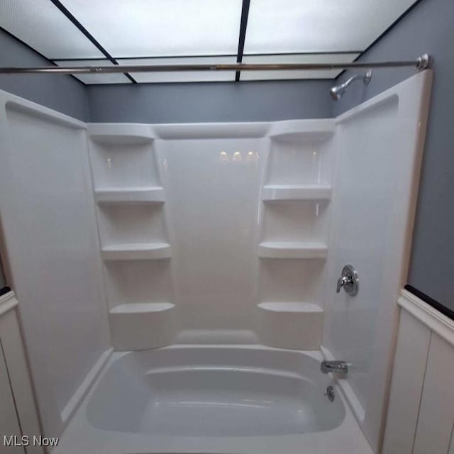 bathroom with shower / bathtub combination