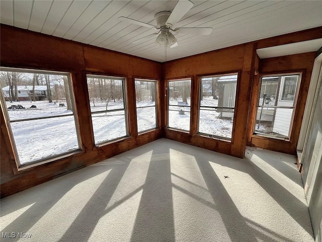 unfurnished sunroom with a wealth of natural light and ceiling fan