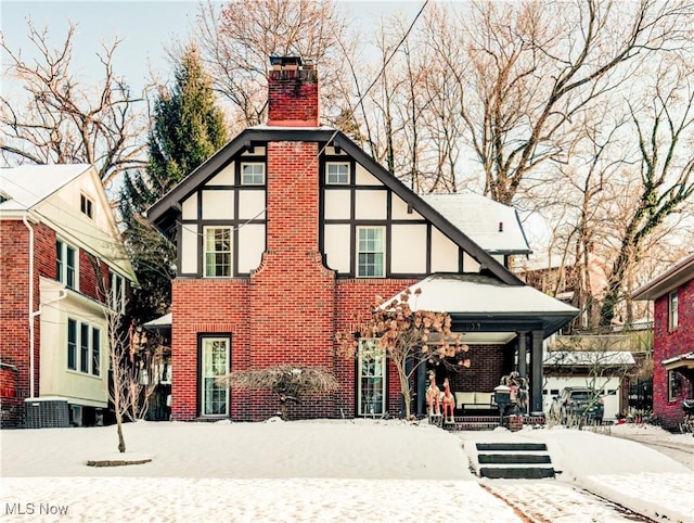 view of front of house featuring covered porch