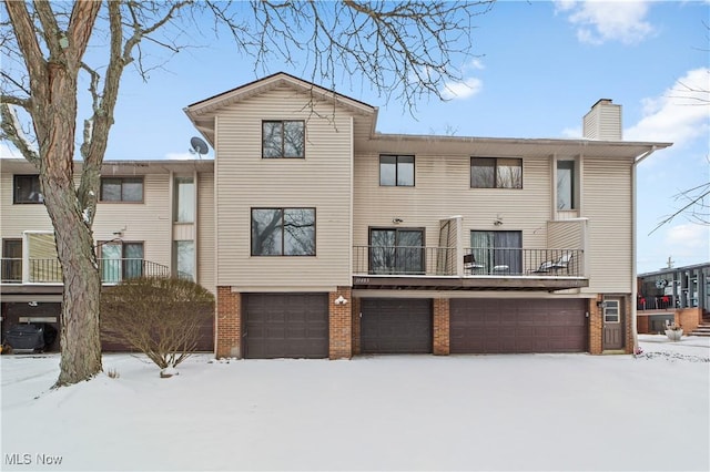 view of front facade featuring a garage