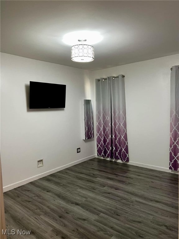 spare room featuring dark wood-type flooring