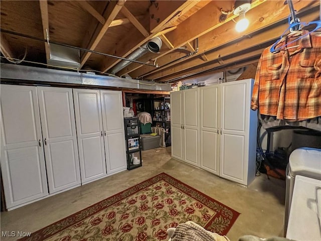 basement with washer / dryer