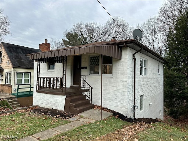 view of front of property with covered porch