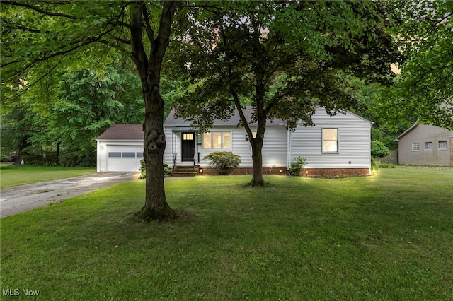 view of front of house with an outdoor structure and a front yard