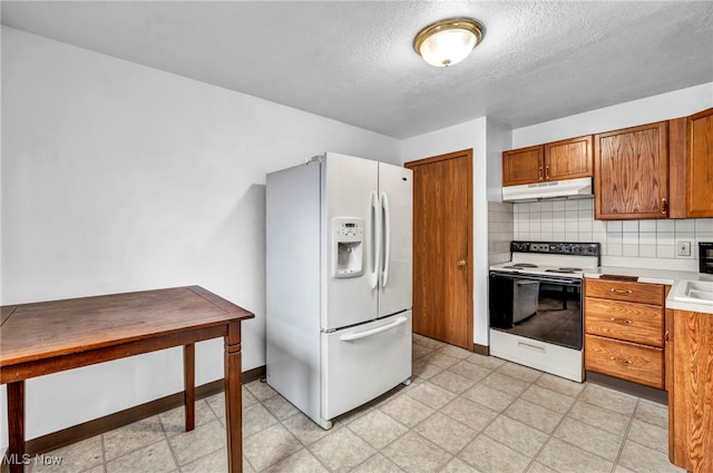 kitchen with sink, white appliances, a textured ceiling, and tasteful backsplash