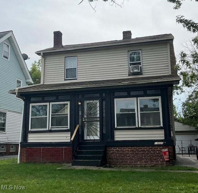 view of front of property with a front yard