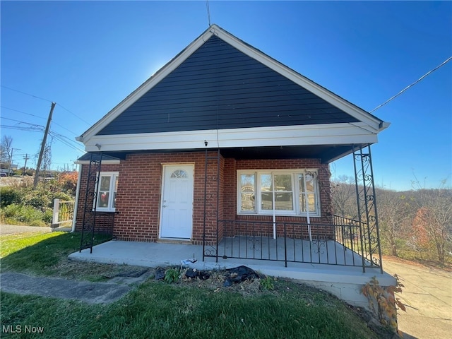 view of front of home featuring a porch