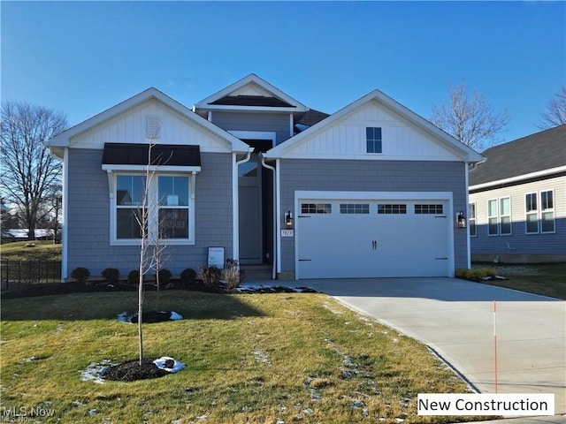 view of front of house featuring a front yard