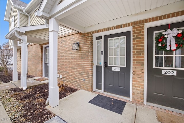 property entrance featuring a porch