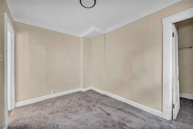 unfurnished bedroom with carpet flooring and a closet