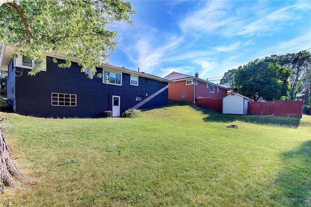 view of yard with a shed