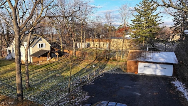 view of yard featuring an outbuilding and a garage