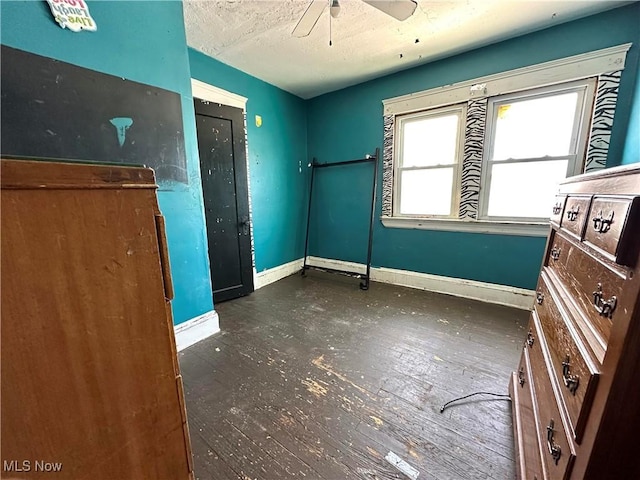 empty room featuring ceiling fan