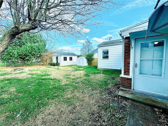 view of yard with a storage shed