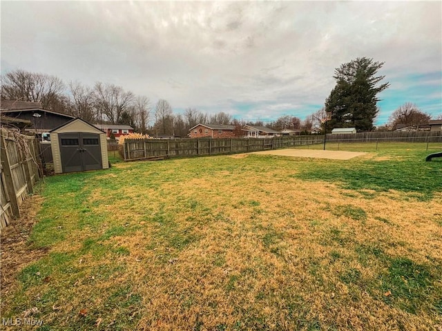 view of yard with a storage shed