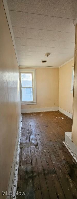 empty room with ornamental molding