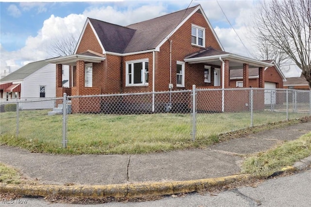 view of front facade featuring a front yard