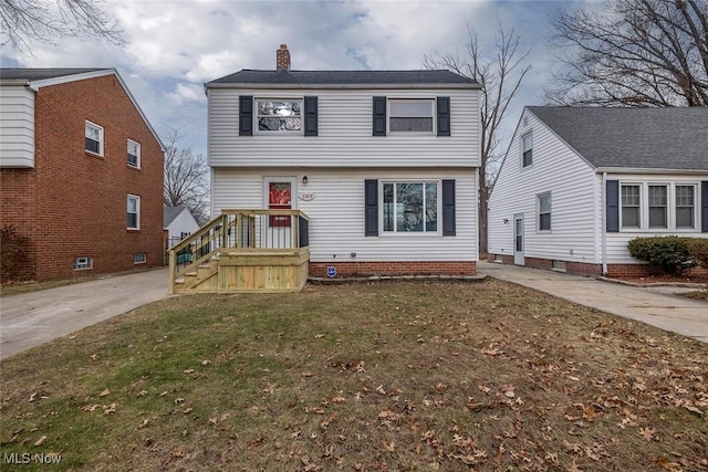 view of front of house featuring a front lawn