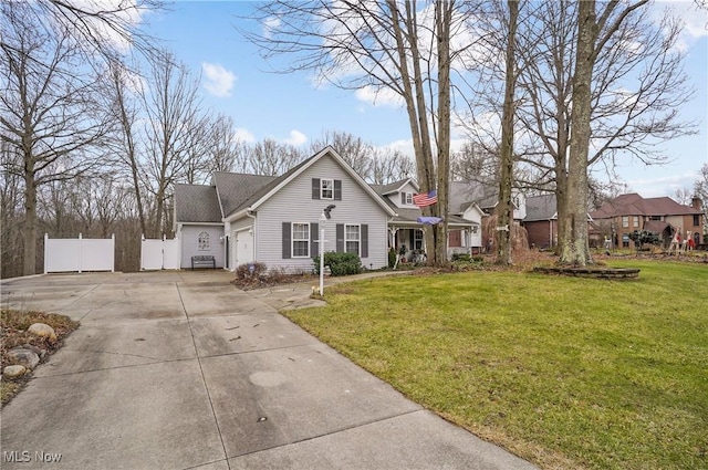 view of front of house featuring a front lawn and a garage