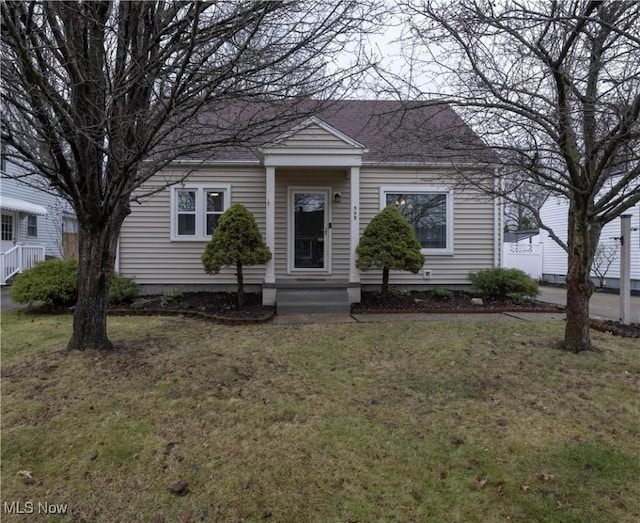 view of front of property with a front lawn