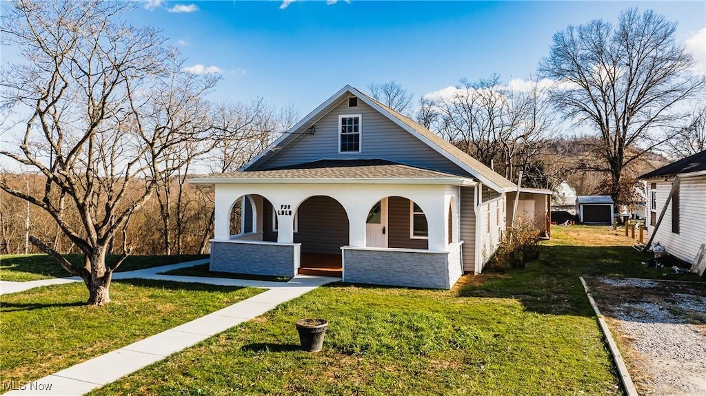 view of front of home featuring covered porch and a front lawn