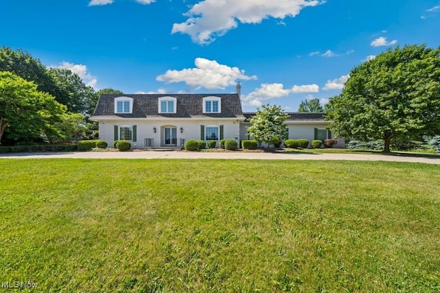 view of front of home featuring a front yard