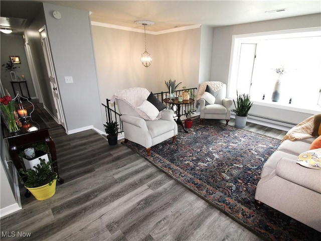 living area featuring a notable chandelier, wood finished floors, visible vents, baseboards, and ornamental molding