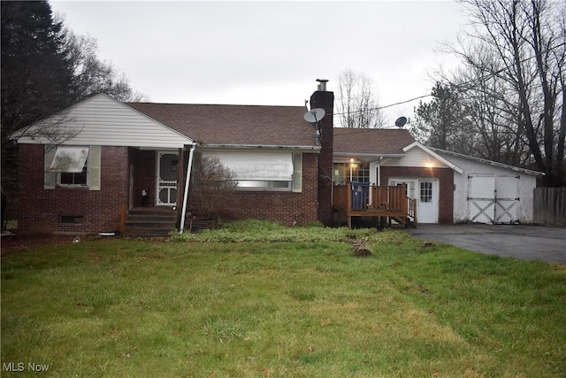 single story home with a front yard