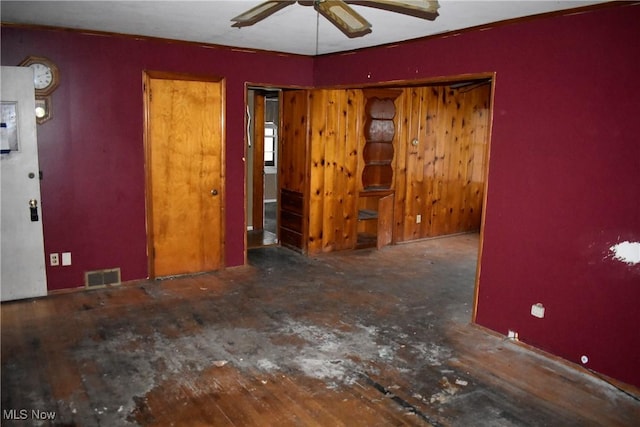 spare room featuring ceiling fan