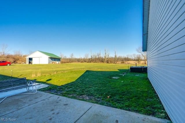 view of yard featuring a patio