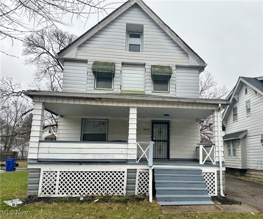 view of front of property featuring a porch