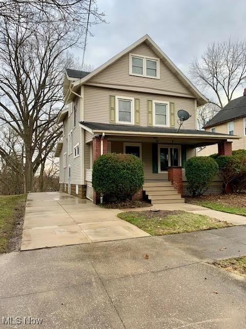 front facade featuring covered porch