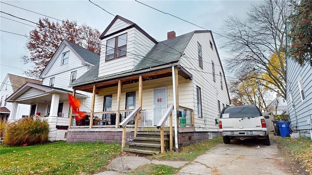 view of front of home featuring a front yard and a porch