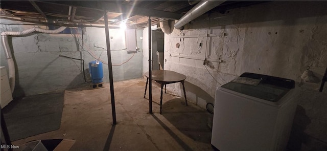 basement featuring washer and clothes dryer