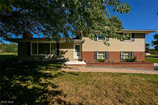 tri-level home with a front lawn