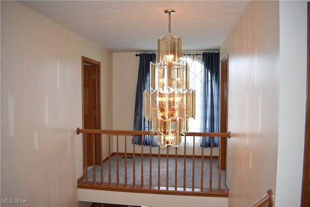 room details featuring a notable chandelier