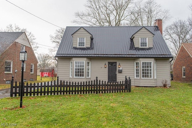 cape cod-style house featuring a front yard