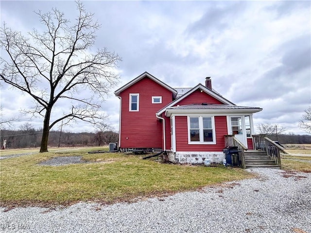 view of front of property with a front yard