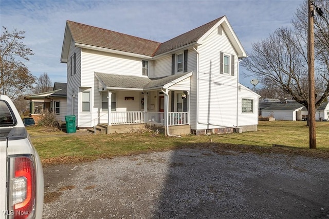 view of front of property featuring a porch and a front yard