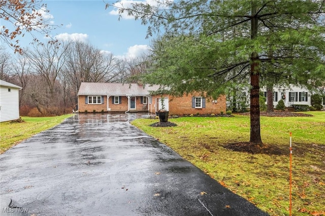 view of front of property with a front yard