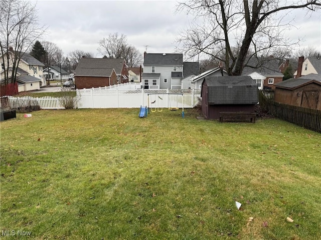 view of yard featuring a storage shed