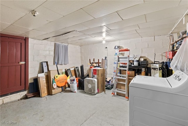 basement with washer / dryer