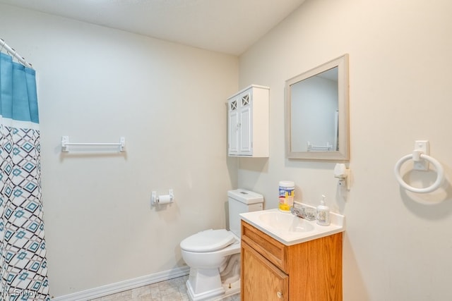 bathroom with curtained shower, vanity, and toilet