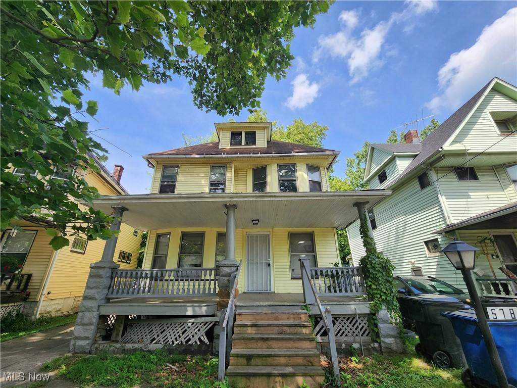 view of front facade with a porch