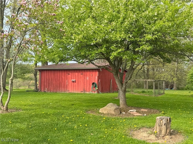 4175 E Middletown Rd, New Middletown, OH 44442 - view of outdoor structure featuring an outbuilding