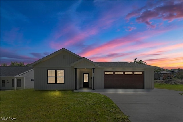 view of front of house featuring a lawn and a garage