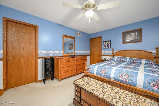 carpeted bedroom featuring ceiling fan